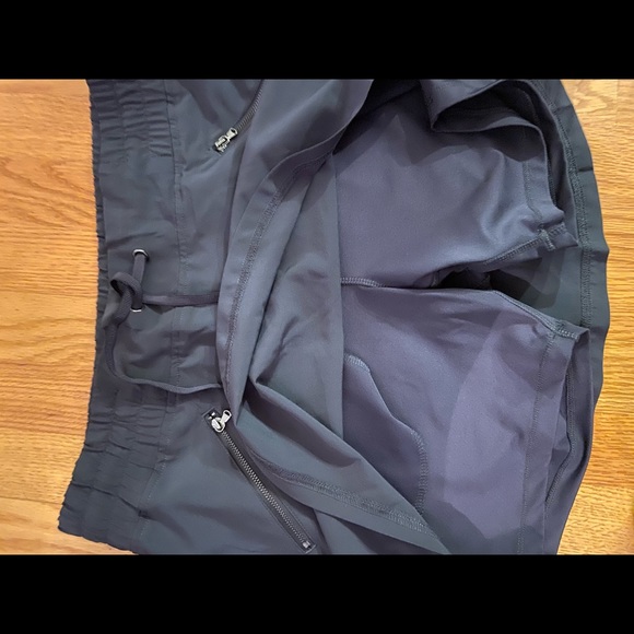 Large champion golf skirt with built in spandex - Picture 3 of 4